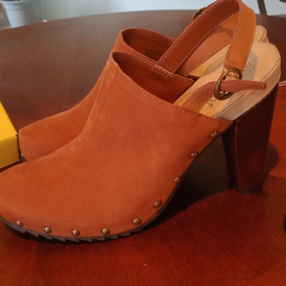 Kenneth Cole Brown Studded Lookaway Clogs Women’s - Picture 4 of 8